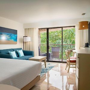 Garden View Guest room 1 King Lush Garden view Balcony